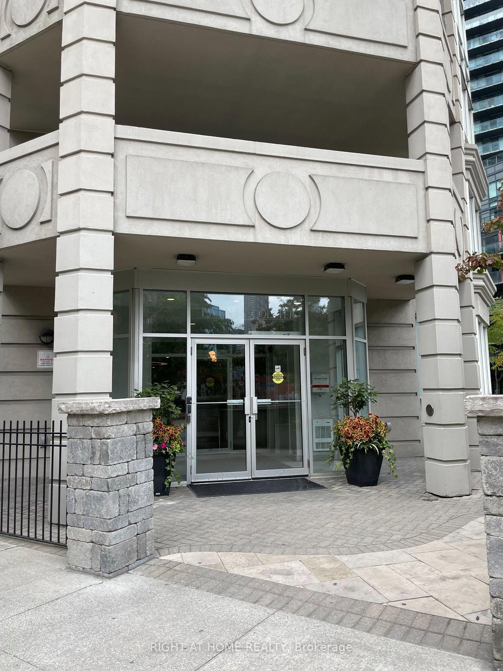 407 - 20 Collier Street 2