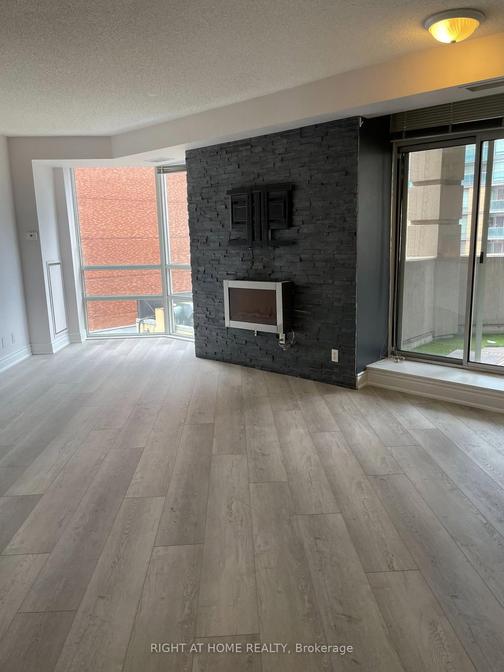 407 - 20 Collier Street 3