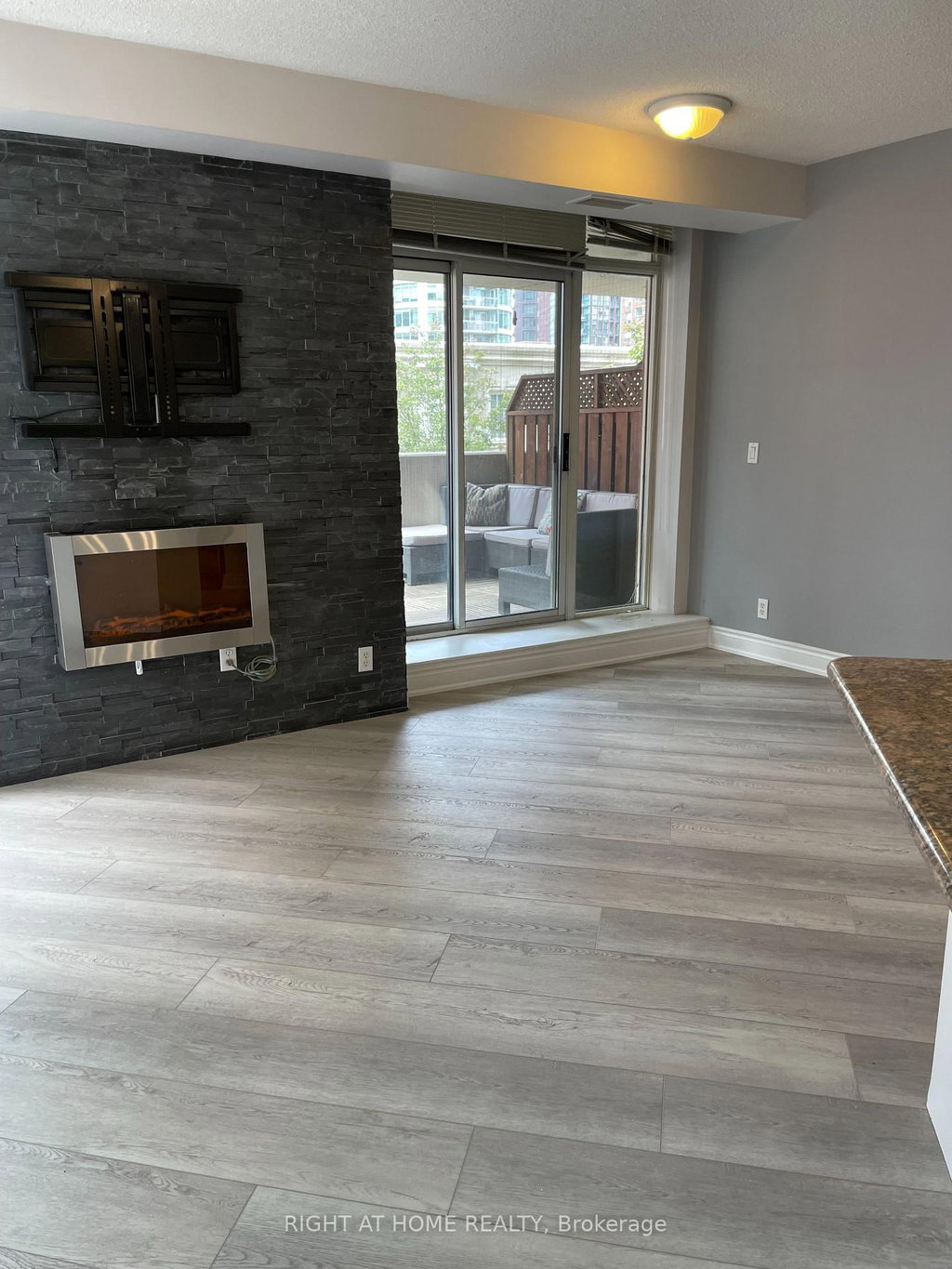 407 - 20 Collier Street 5
