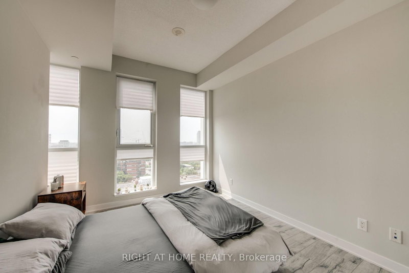 1705 - 55 regent park Boulevard