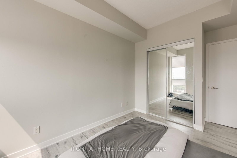 1705 - 55 regent park Boulevard