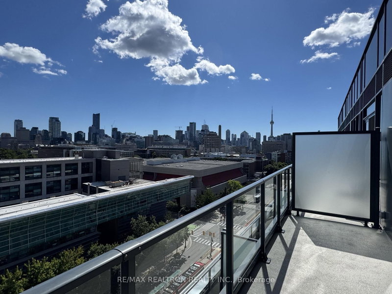 1103 - 664 Spadina Avenue