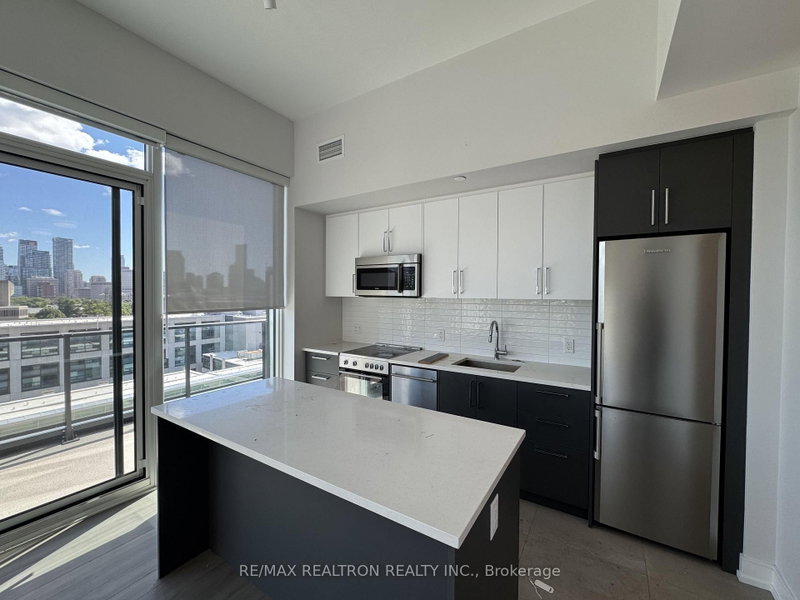 1103 - 664 Spadina Avenue