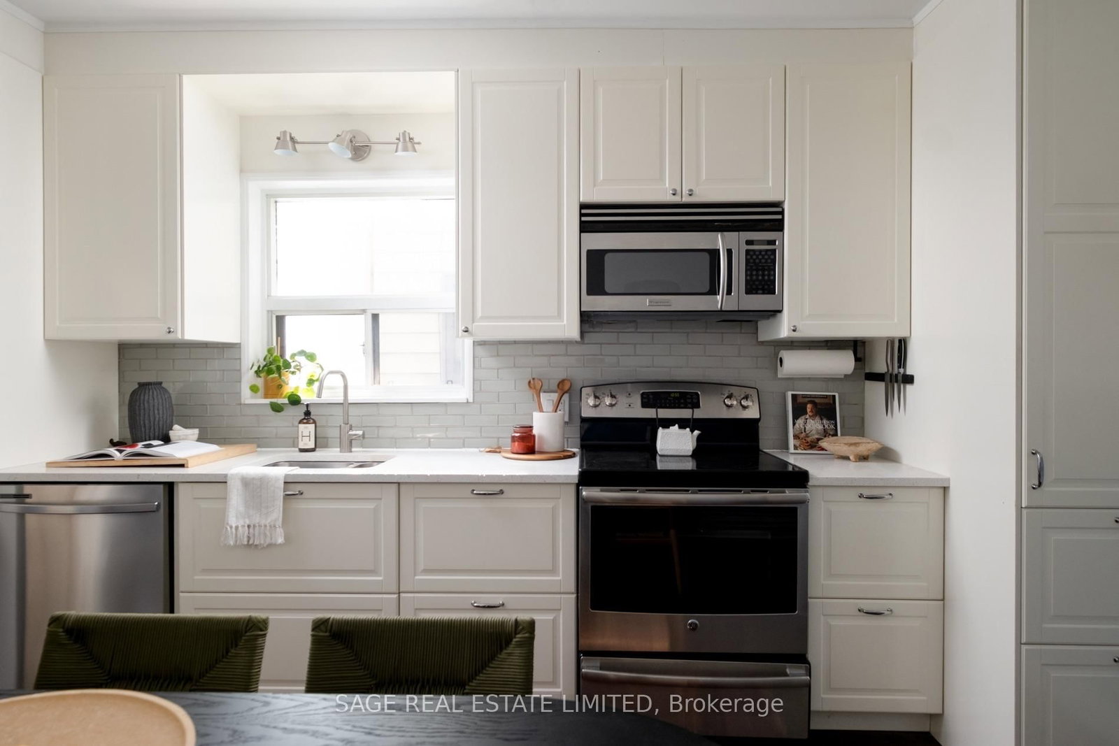 221 Palmerston Avenue • Toronto, ON photo 8