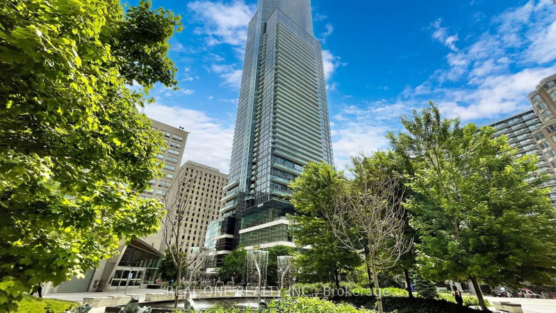 5814 - 386 Yonge Street