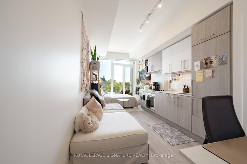929 - 2020 Bathurst Street