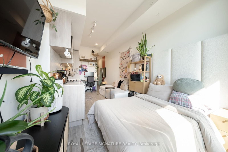 929 - 2020 Bathurst Street