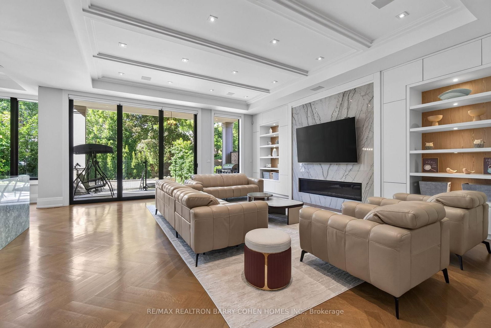 154 Yonge Boulevard • Toronto, ON photo 11