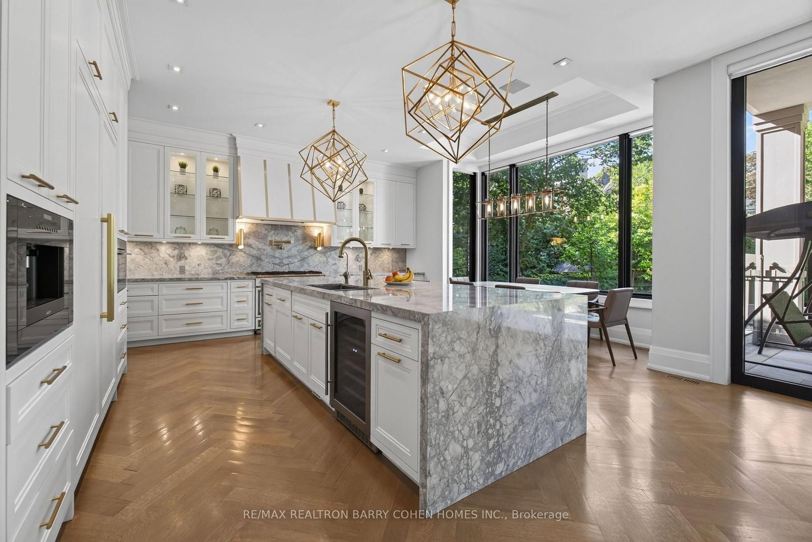 154 Yonge Boulevard • Toronto, ON photo 14