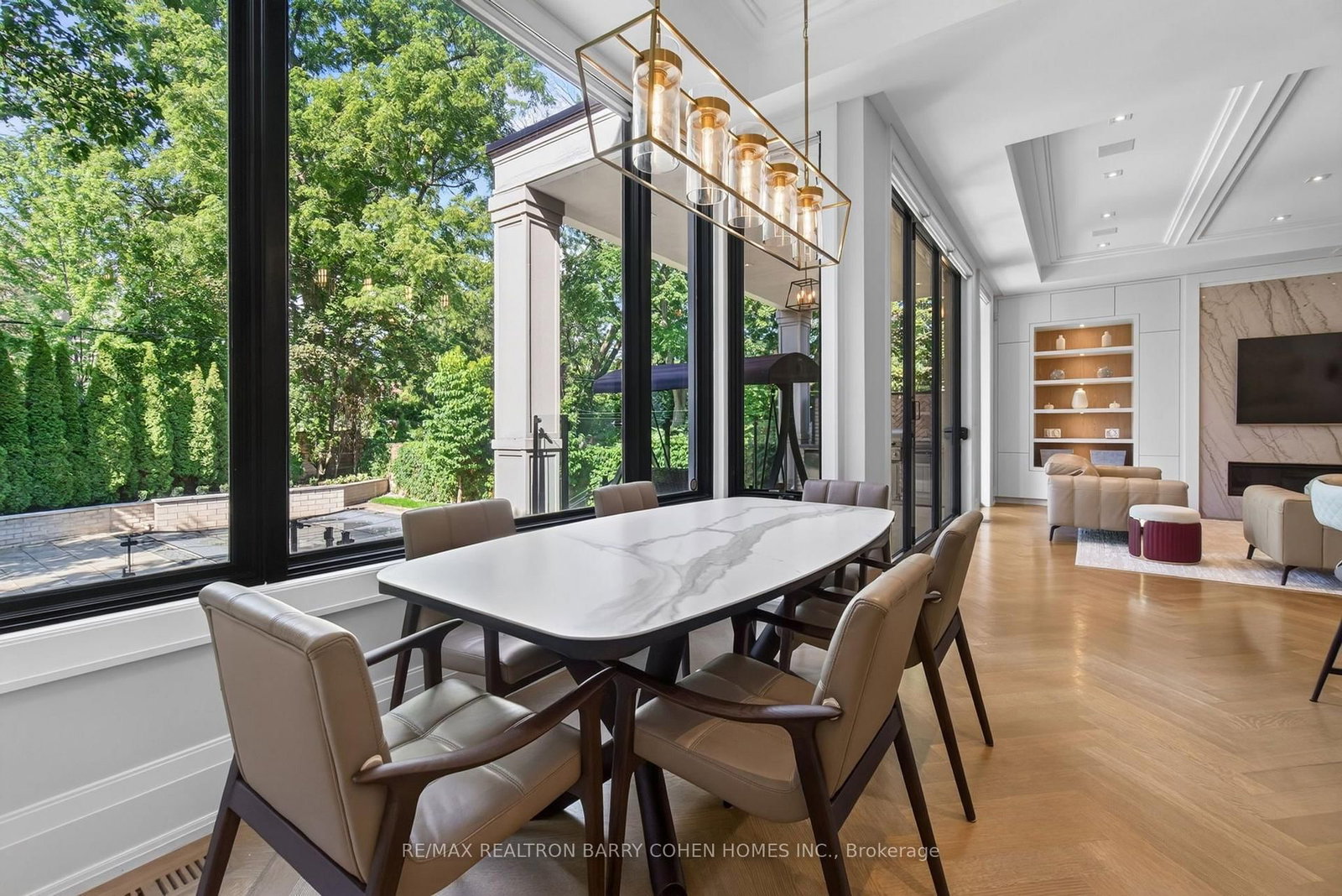 154 Yonge Boulevard • Toronto, ON photo 18