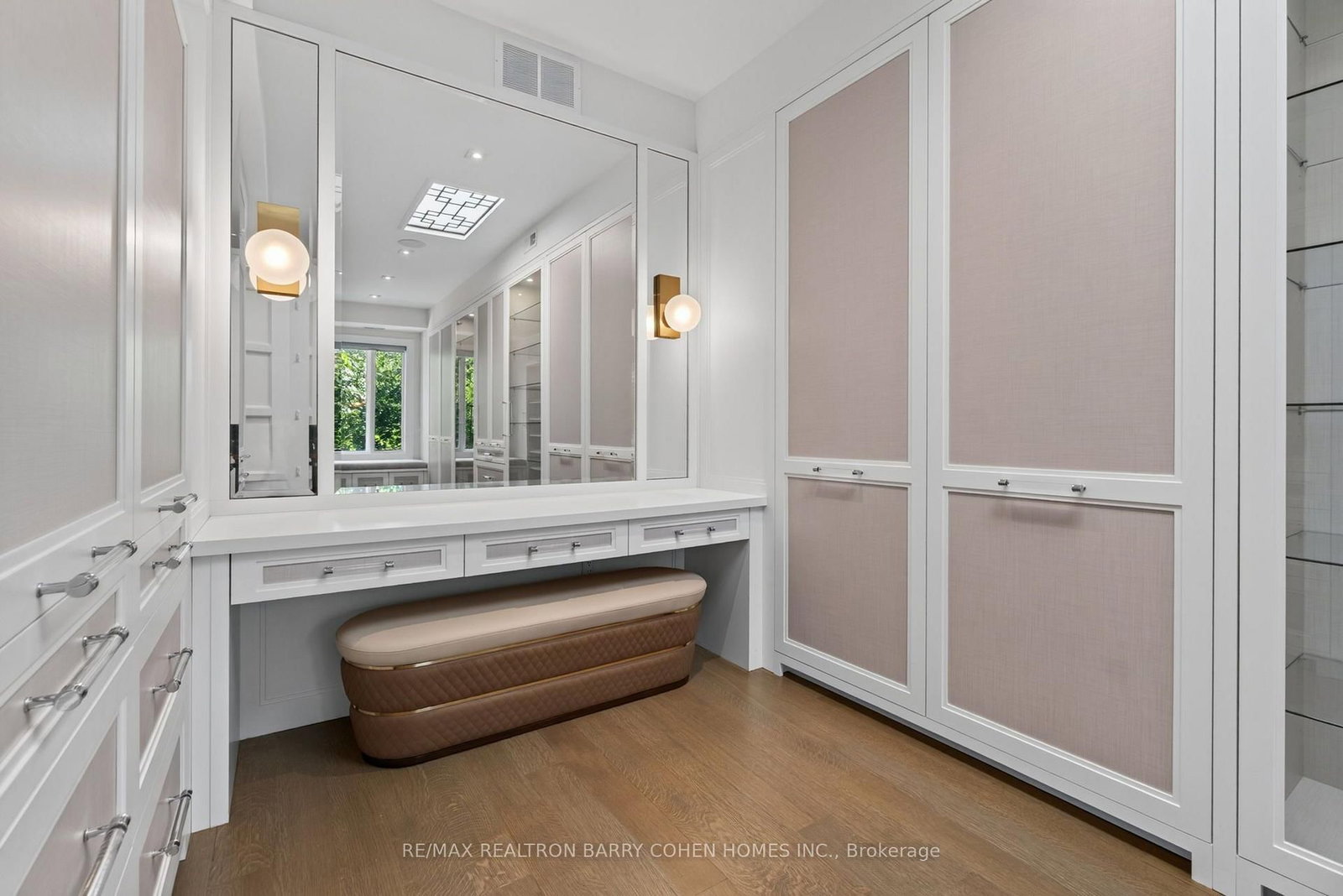 154 Yonge Boulevard • Toronto, ON photo 25