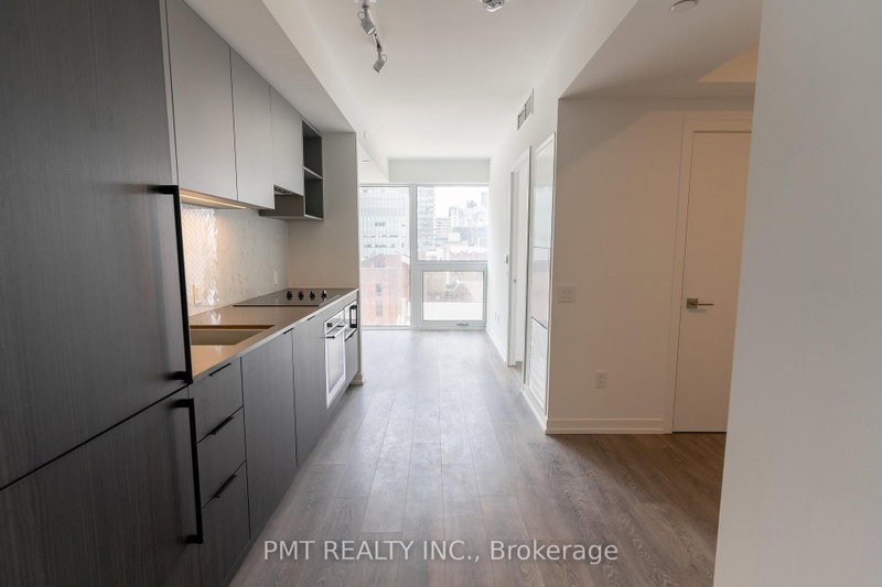 906 - 82 Dalhousie Street