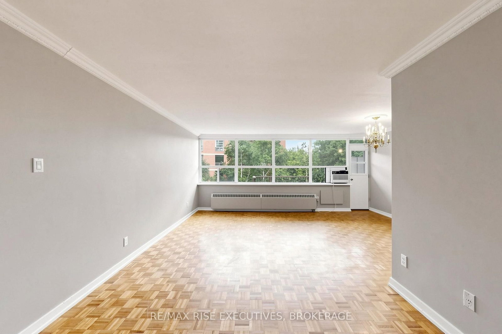 160 The Donway W • #304 • Toronto, ON photo 12