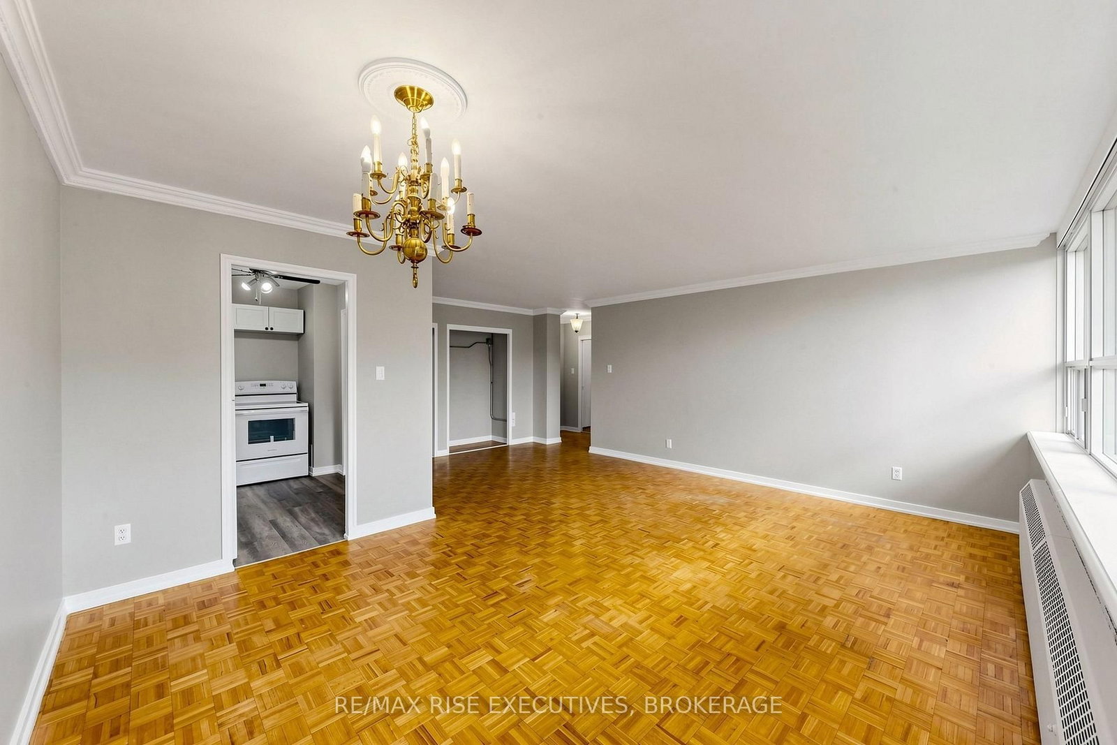 160 The Donway W • #304 • Toronto, ON photo 16