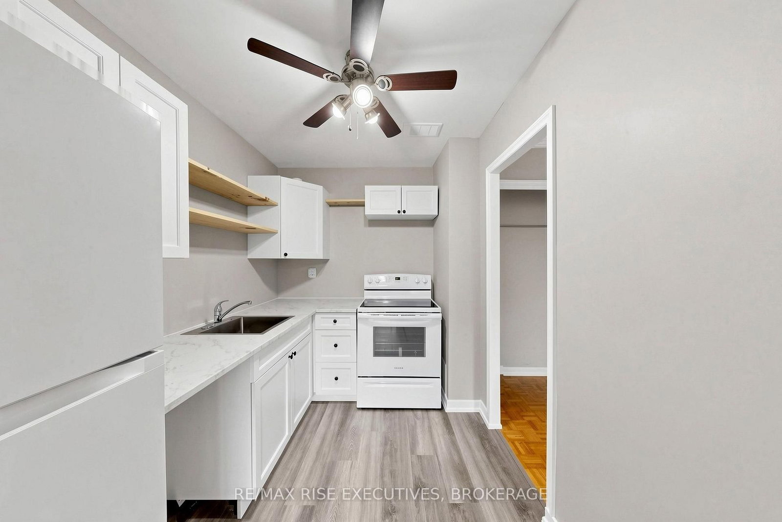 160 The Donway W • #304 • Toronto, ON photo 18