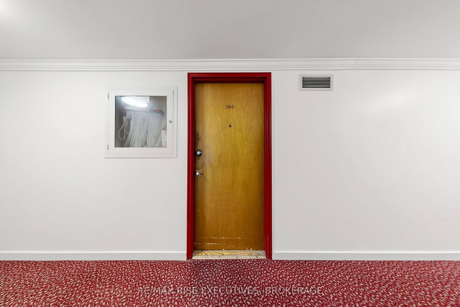 160 The Donway W • #304 • Toronto, ON photo 32