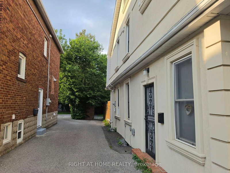 Main - 154 Davisville Avenue
