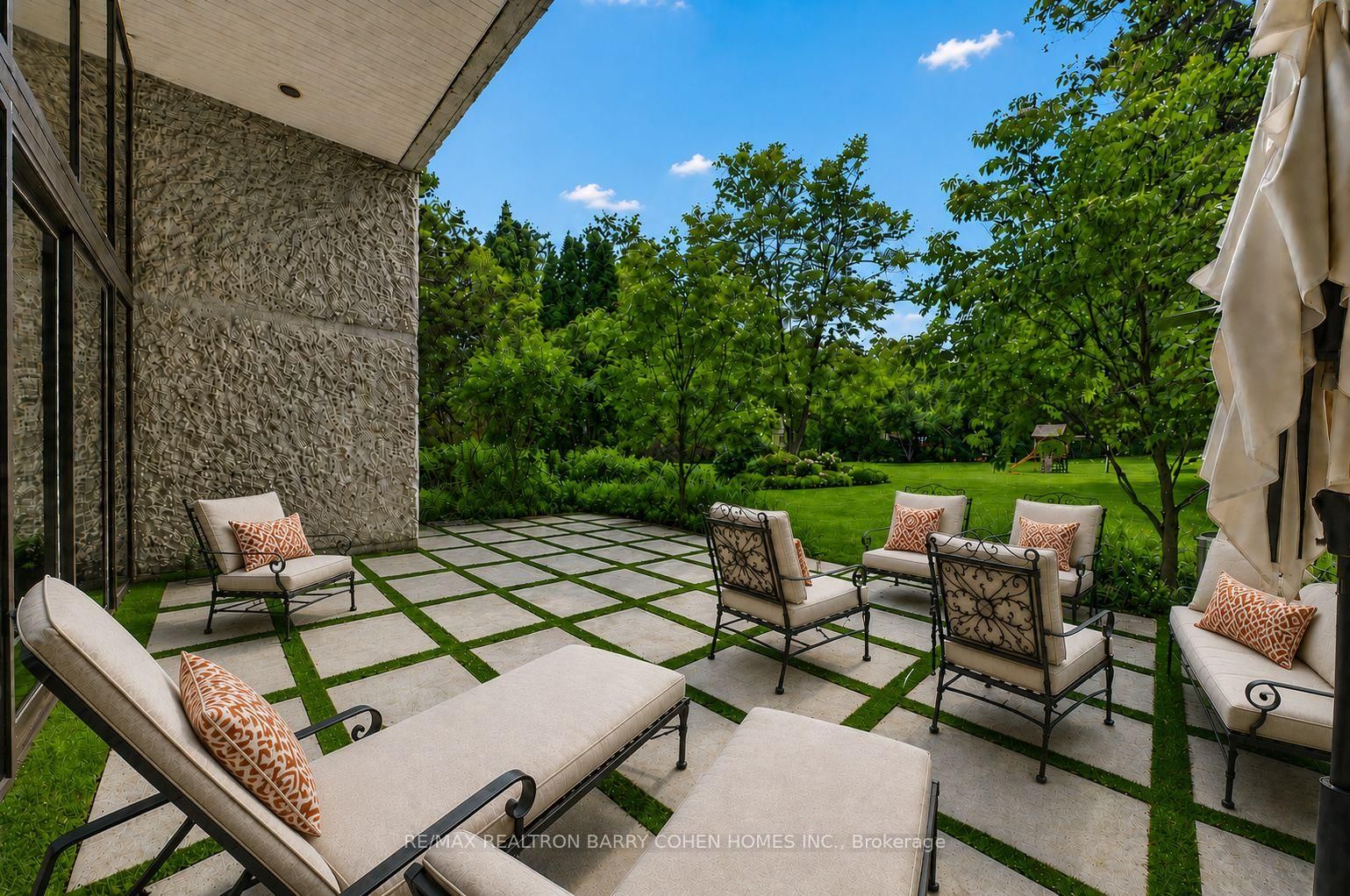 30 High Point Road • Toronto, ON photo 19