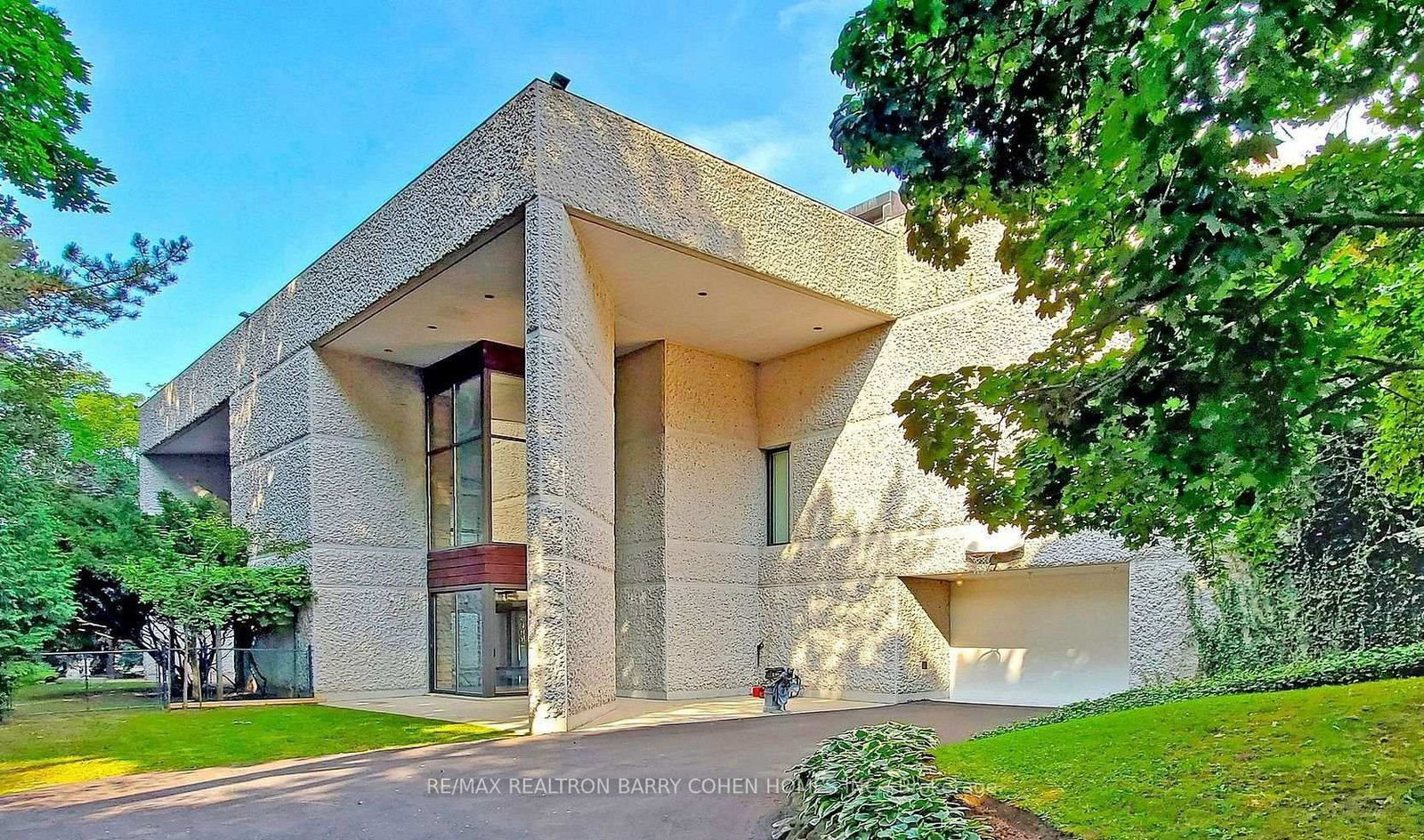 30 High Point Road • Toronto, ON photo 22