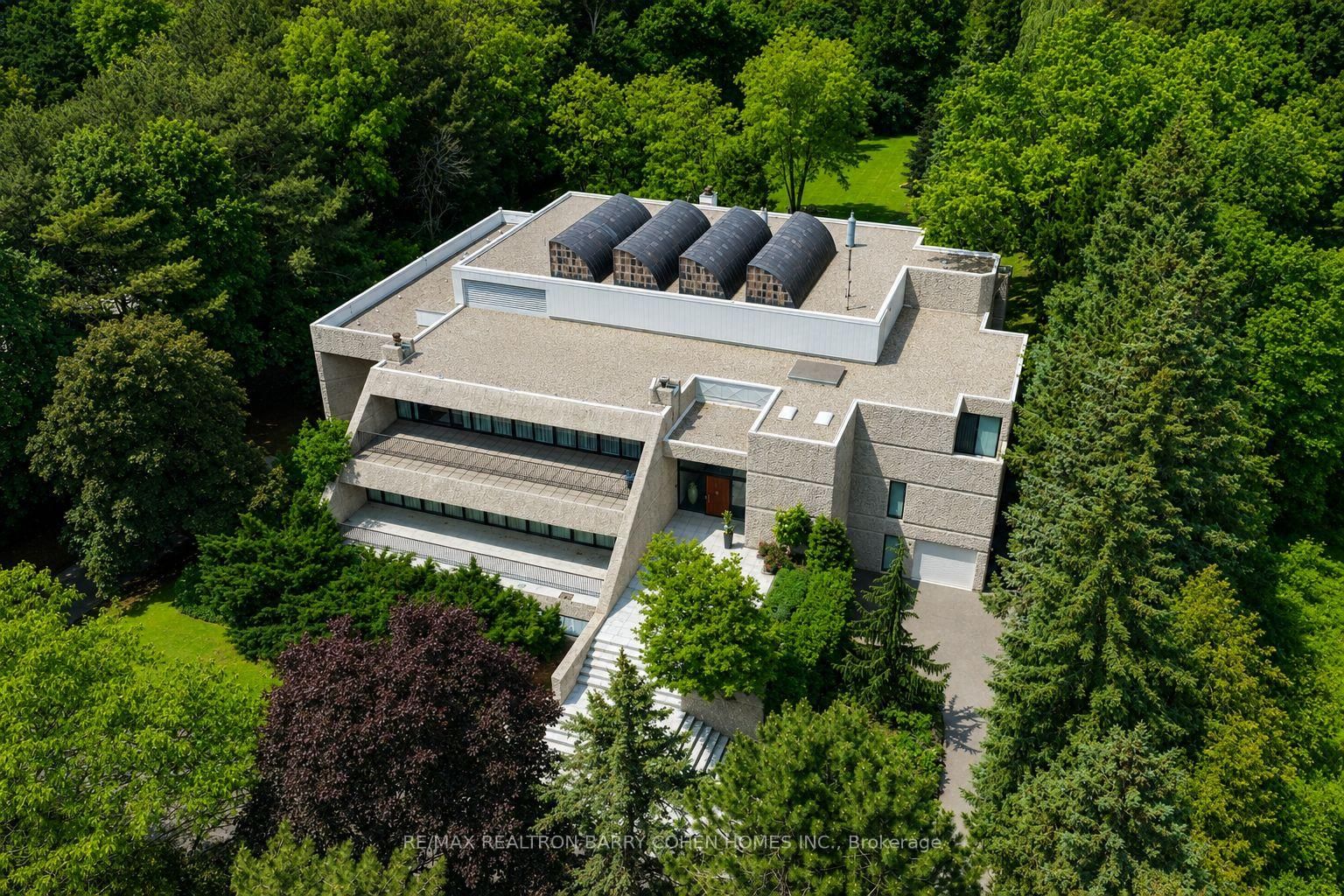 30 High Point Road • Toronto, ON photo 24