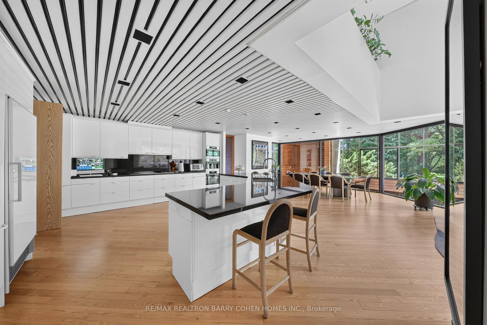 30 High Point Road • Toronto, ON photo 9