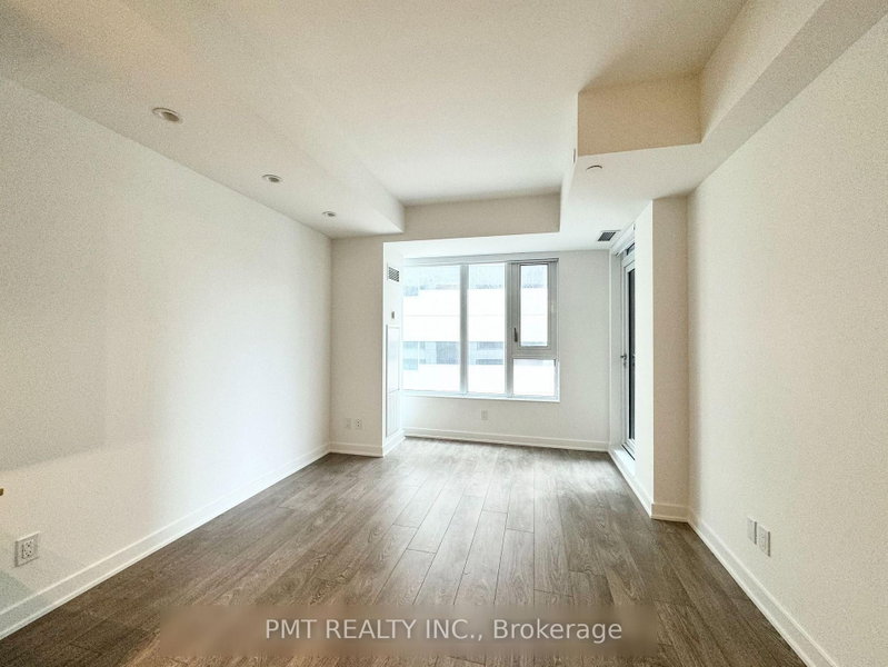 637 - 543 Richmond Street W