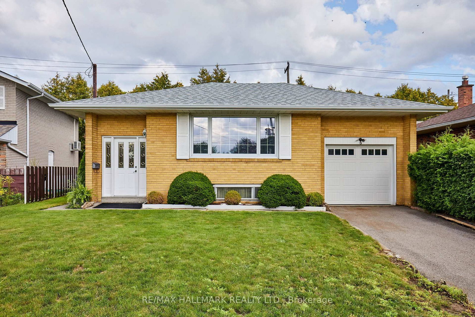 5 Mere Court • Toronto, ON photo 1