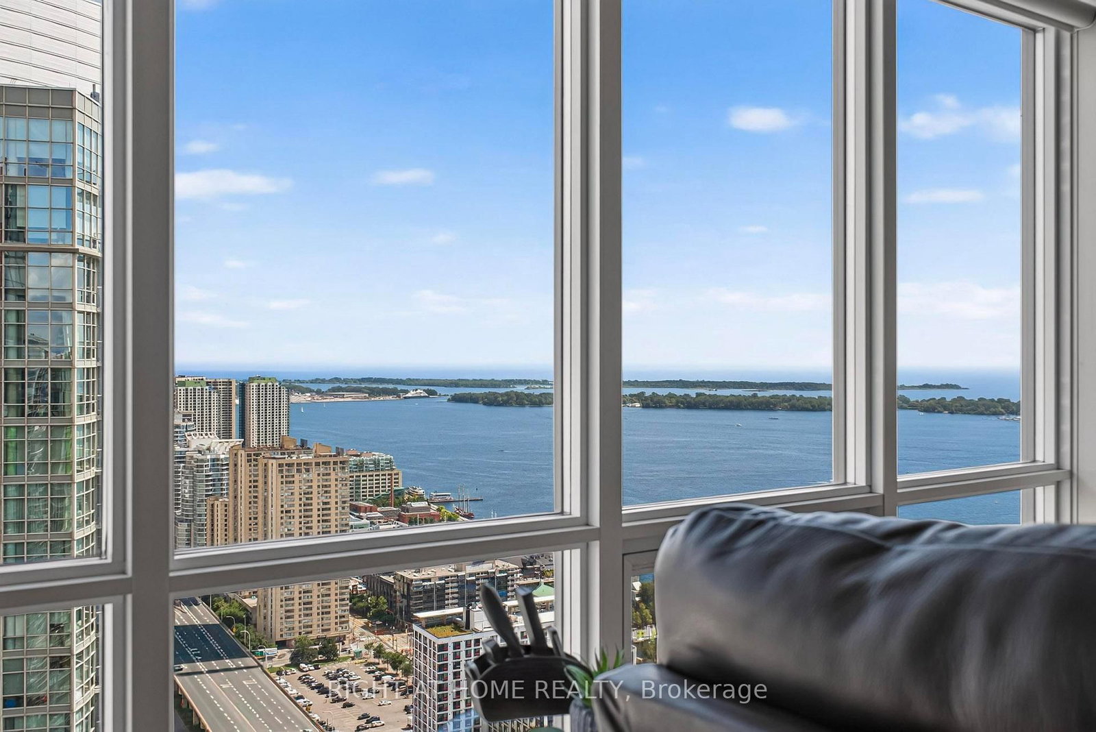 11 Brunel Court • #5509 • Toronto, ON photo 5