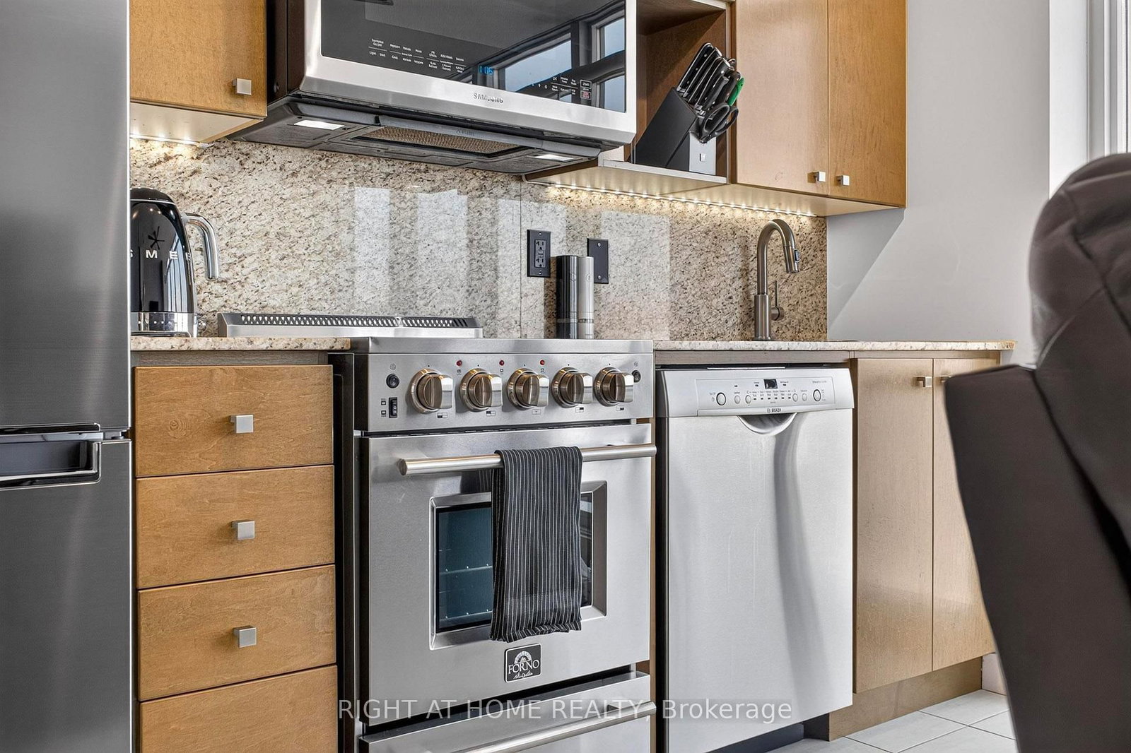 11 Brunel Court • #5509 • Toronto, ON photo 9