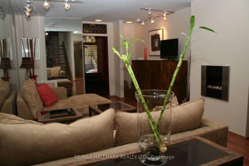 118 Seaton St photo 5