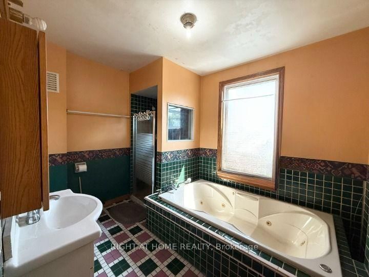 665 Ossington Avenue • Toronto, ON photo 15