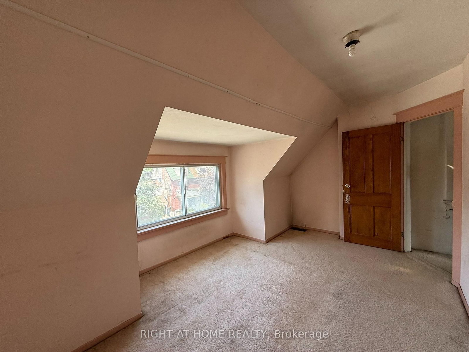 665 Ossington Avenue • Toronto, ON photo 16