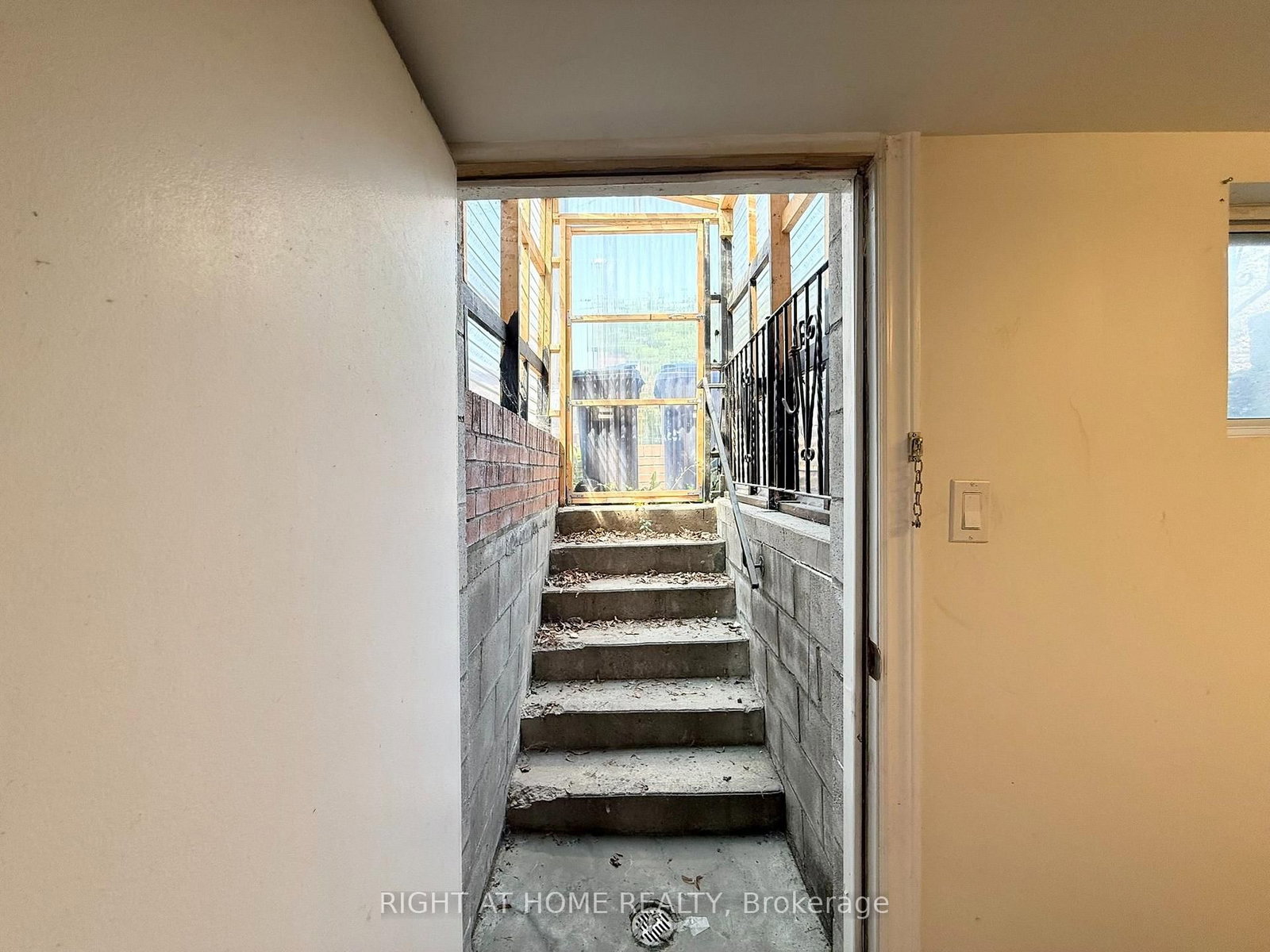 665 Ossington Avenue • Toronto, ON photo 27
