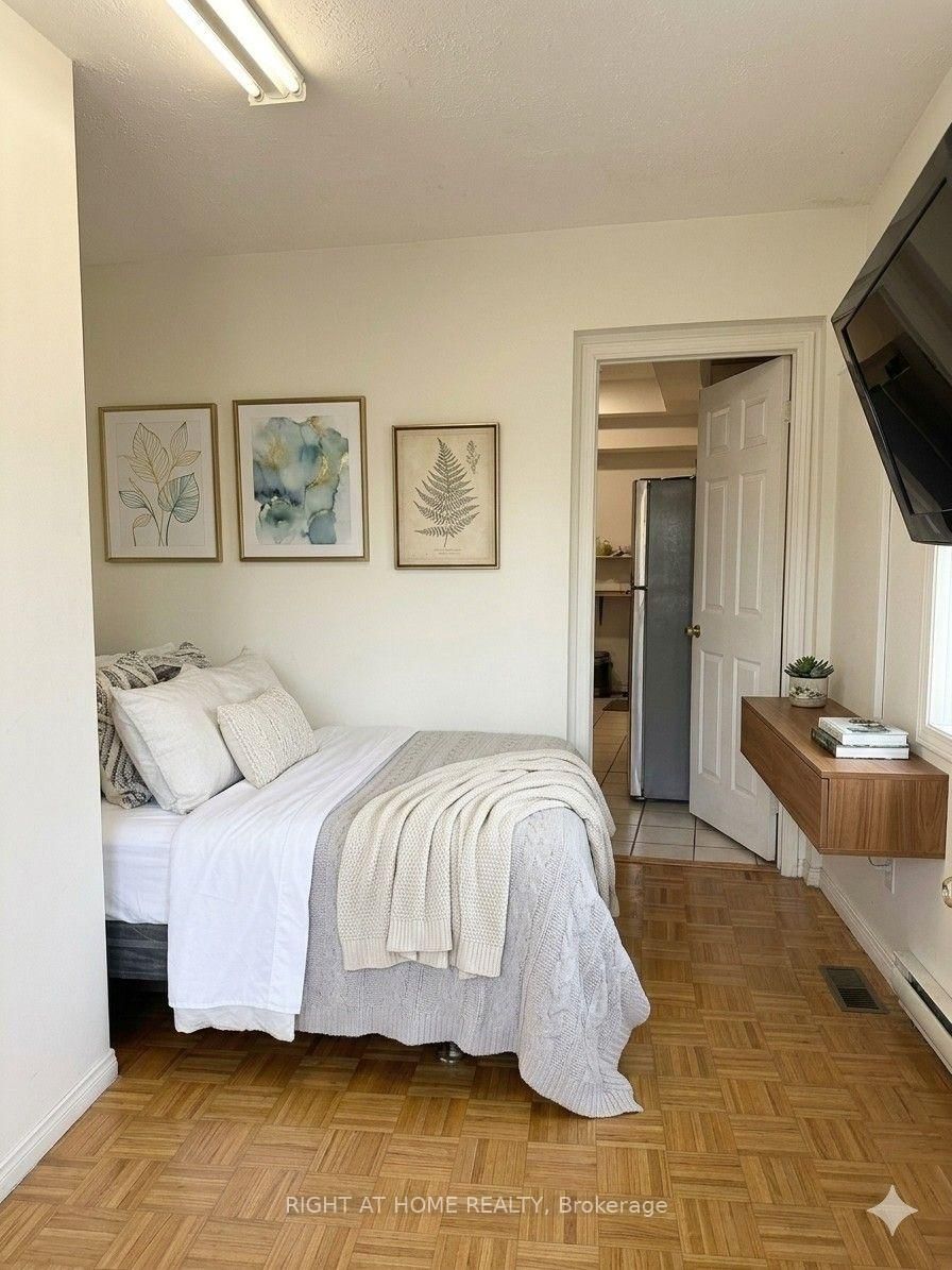 665 Ossington Avenue • Toronto, ON photo 8