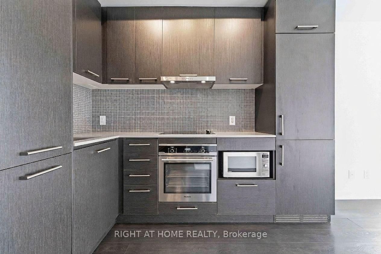 87 Peter Street • #4606 • Toronto, ON photo 8