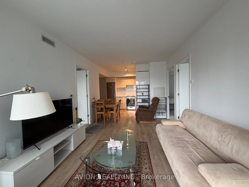 1112 - 501 Yonge Street