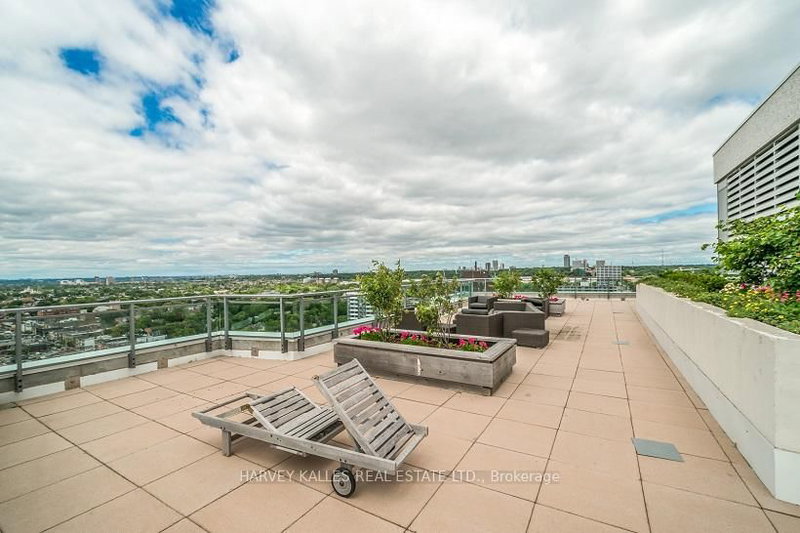1306 - 736 Spadina Avenue