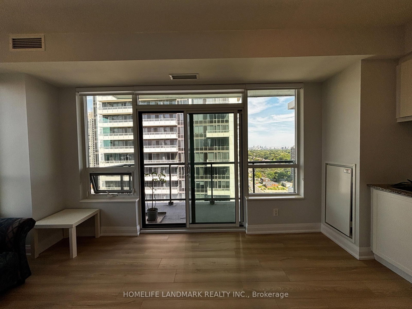 68 Canterbury Placeway • #1809 • Toronto, ON photo 6