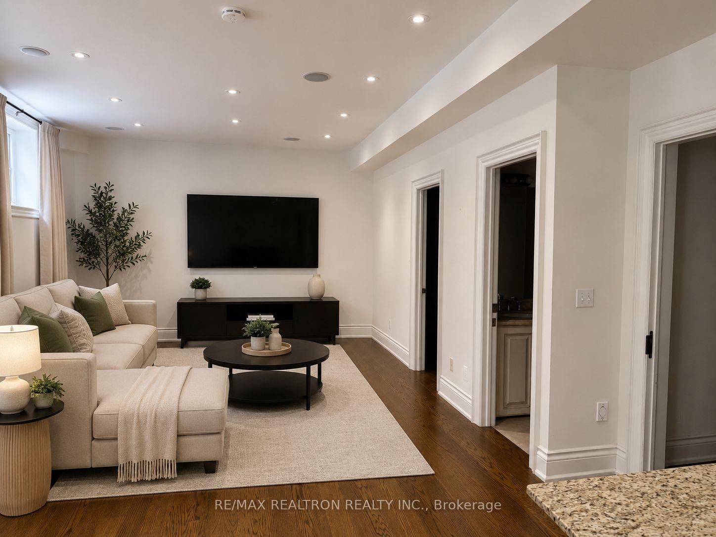 71 Newton Drive, Toronto 3