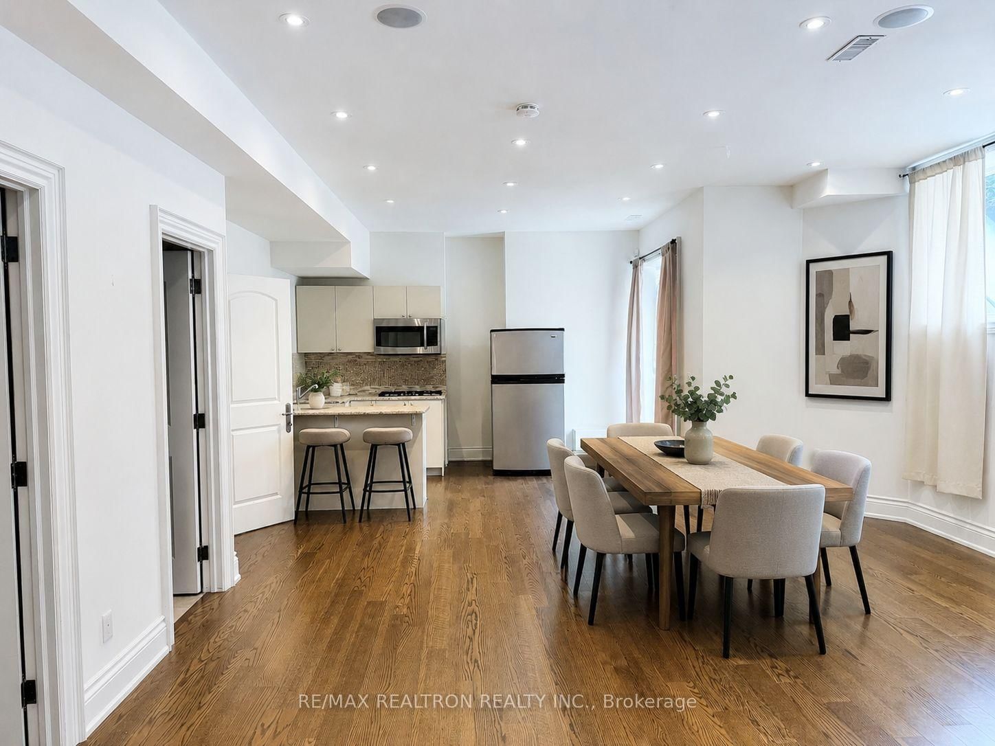 71 Newton Drive, Toronto 4