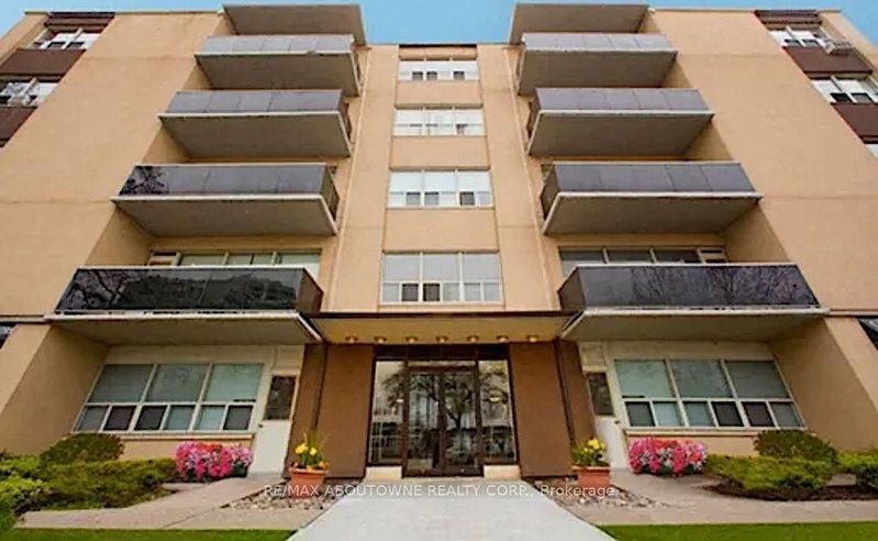 506 - 300 St Clair Avenue W