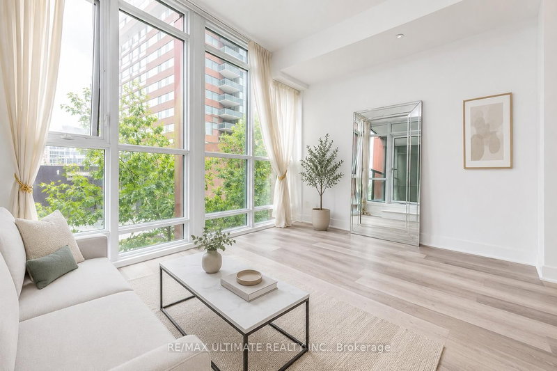 306 - 32 Davenport Road