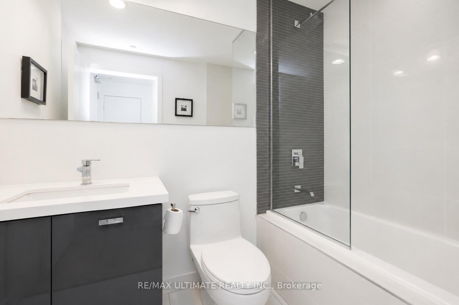 32 Davenport Road • #306 • Toronto, ON photo 23