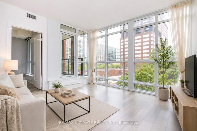 306 - 32 Davenport Road