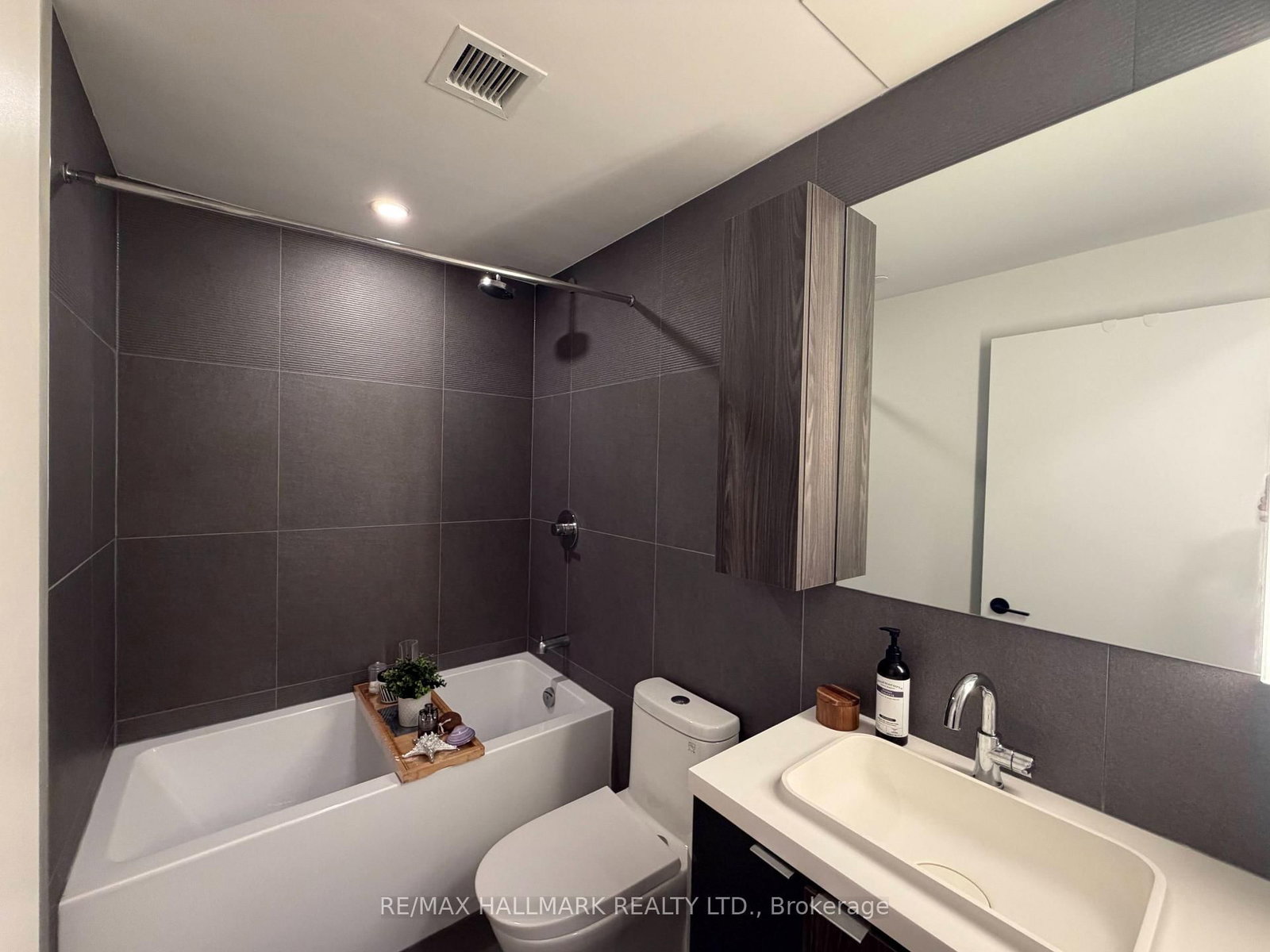 35 Mercer Street • #2014 • Toronto, ON photo 17