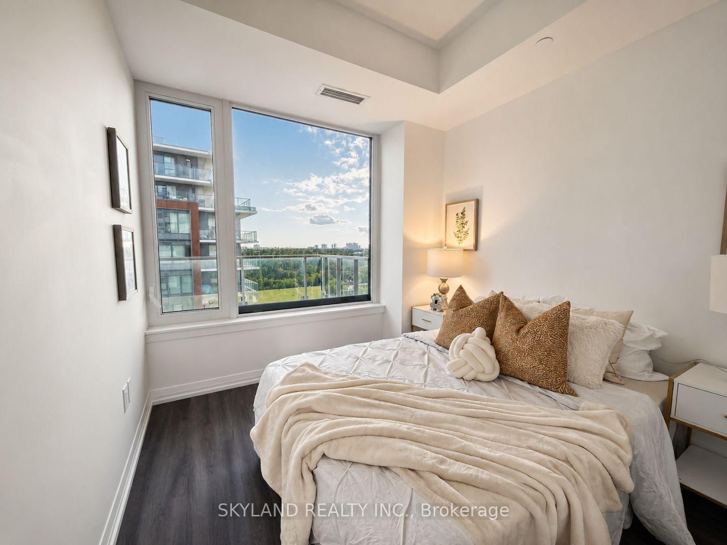 75 Canterbury Place • #1607 • Toronto, ON photo 12