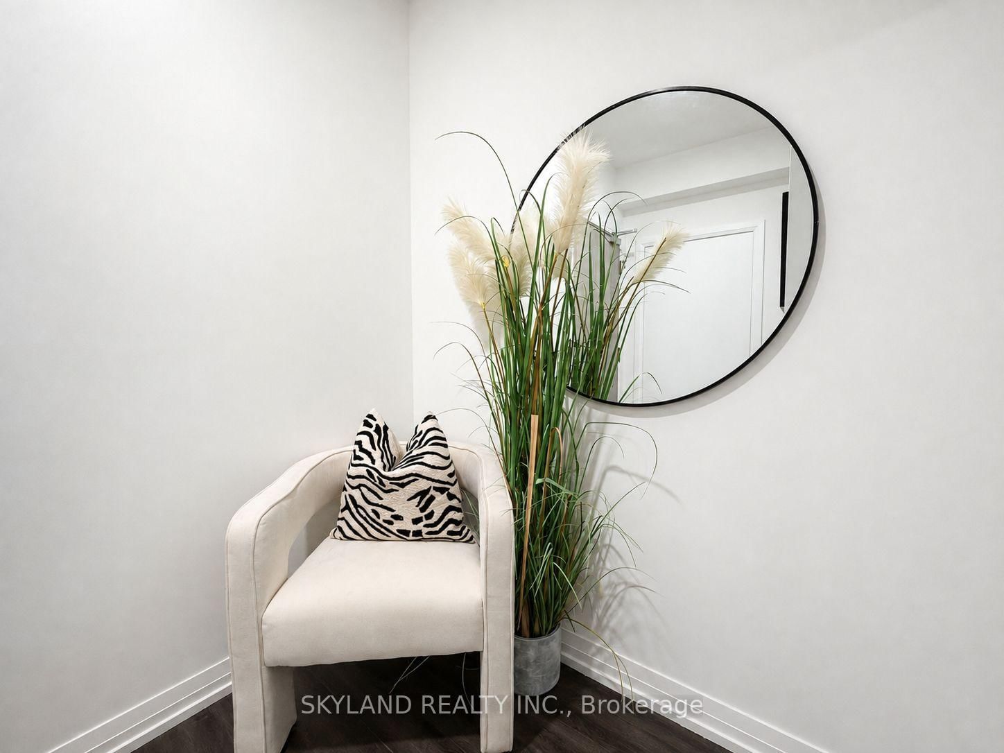 75 Canterbury Place • #1607 • Toronto, ON photo 4