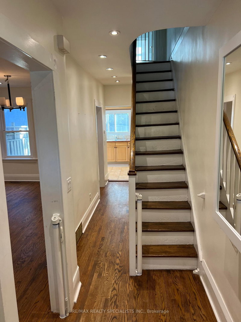 121 MAPLEWOOD Avenue