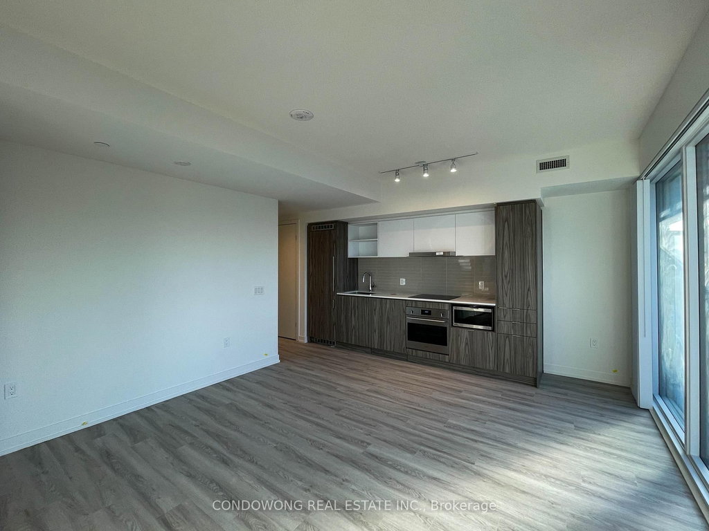 2105 - 55 Cooper Street 4