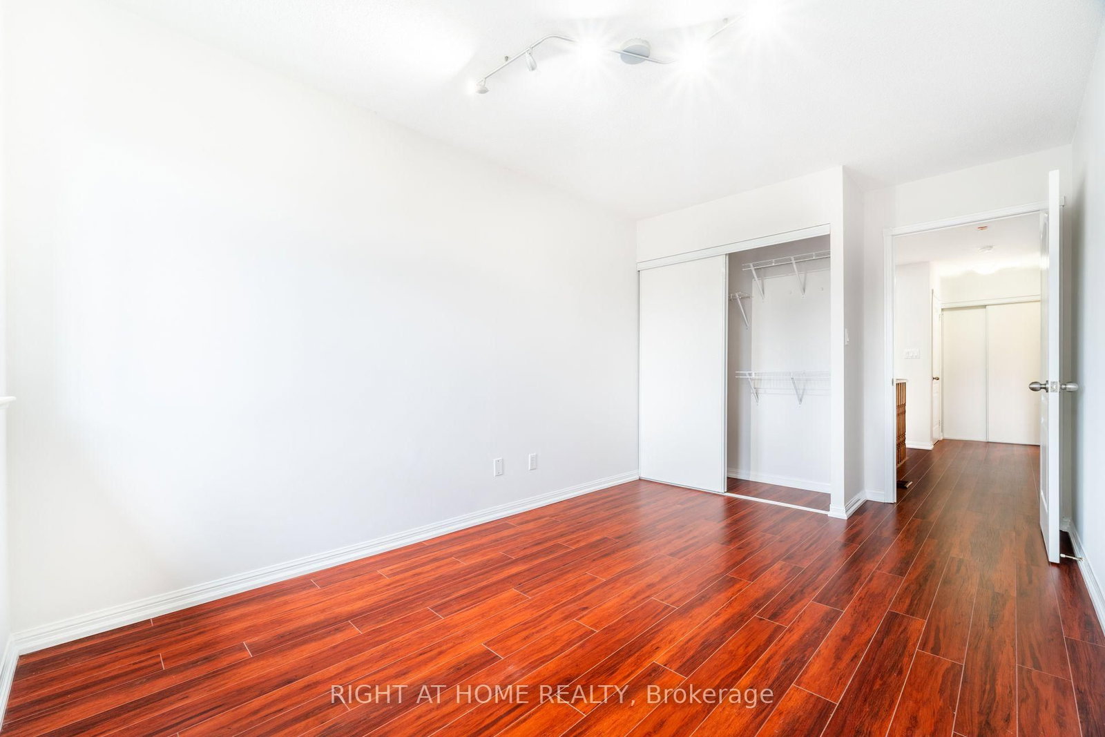 220 Grandview Way • Toronto, ON photo 13